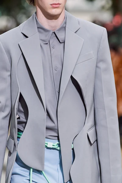 Look 25